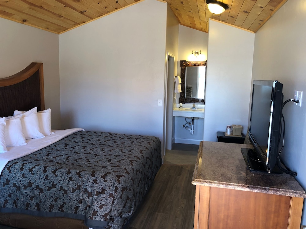 Deluxe Cabin, 1 King Bed, Non Smoking photo 1