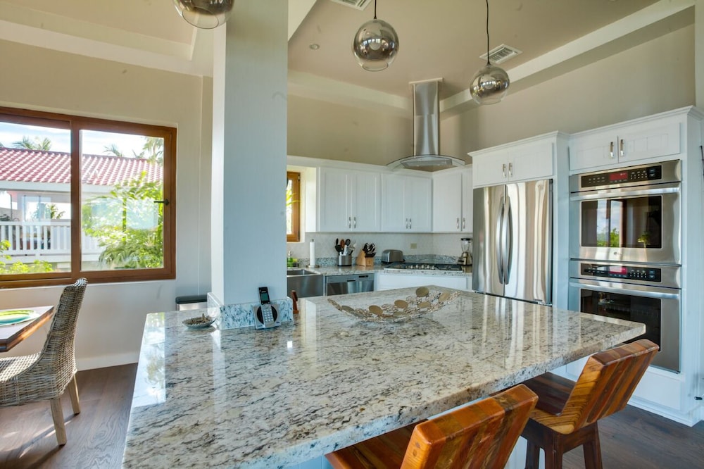 Luxury House, 4 Bedrooms, Private Pool, Lakeside photo 2