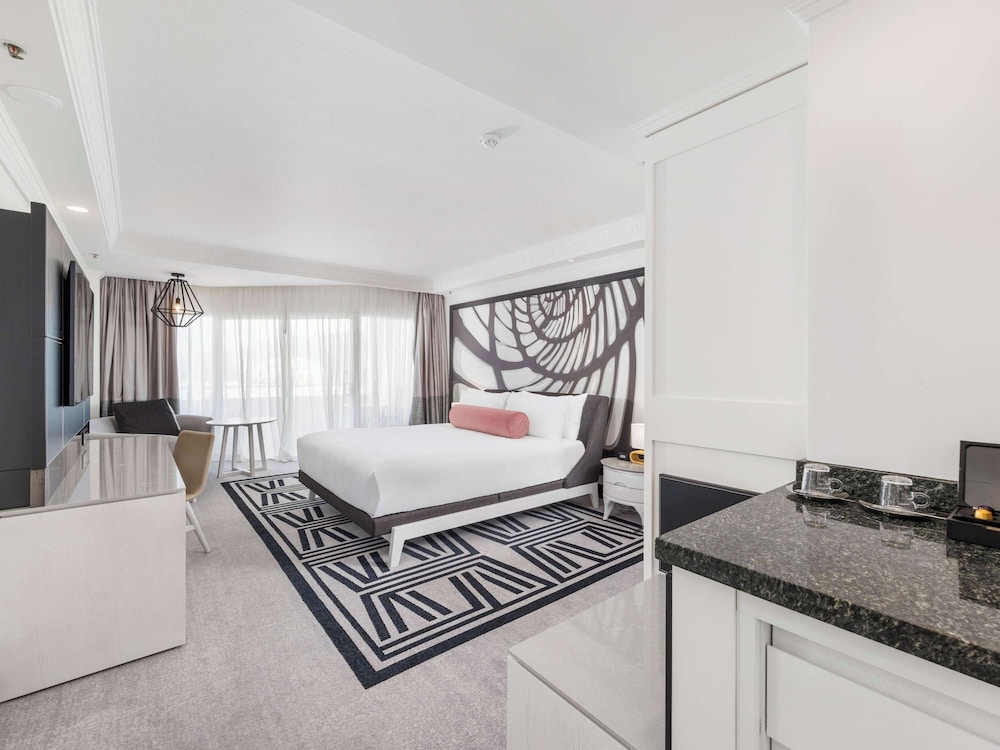 Rejuvenated Superior Room, Mountain View thumbnail 6