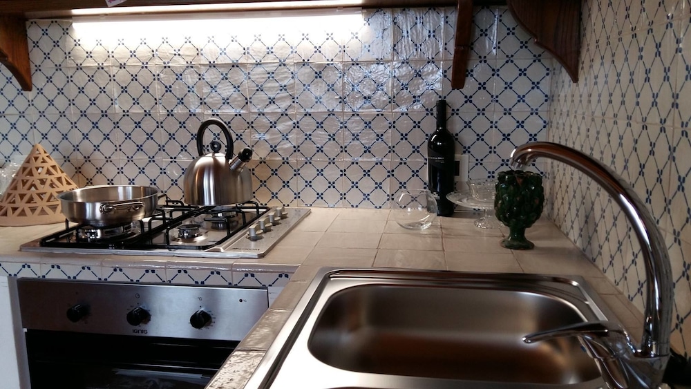 Apartment, 1 Bedroom, Kitchenette, Partial Sea View photo 3
