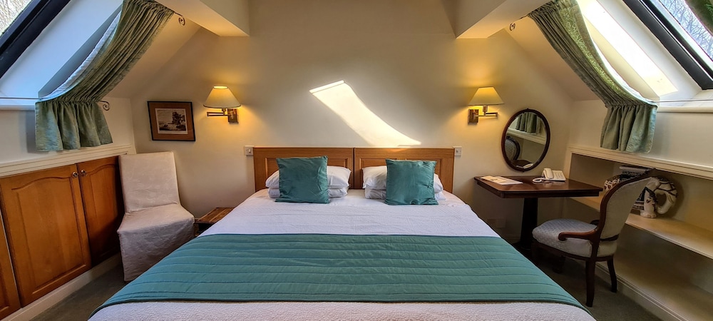 Main House - Two Bedroom Suite (No Pets)