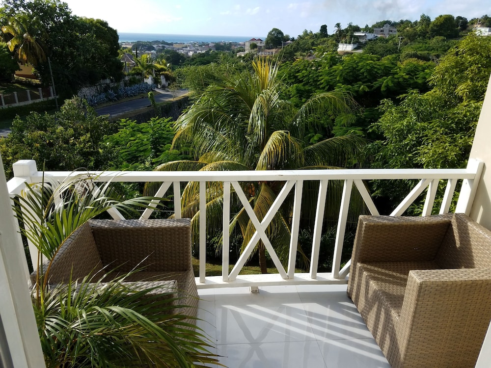 Superior Apartment, 2 Queen Beds, Patio, City View photo 3