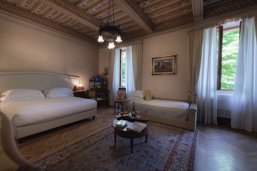 Deluxe Double Room (Sofa bed) - Photo 9