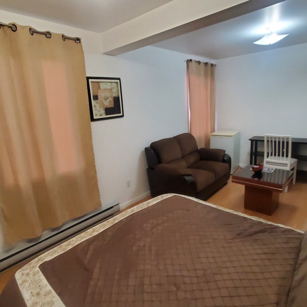 Room 8 photo 1