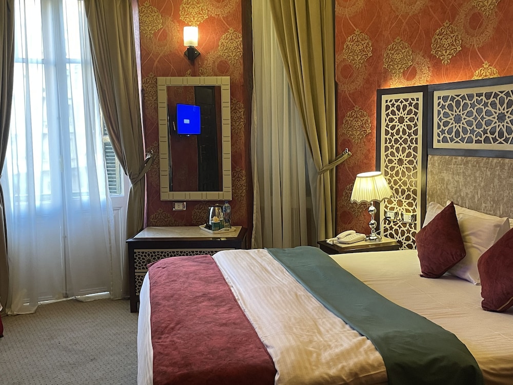Honeymoon Room thumbnail 5