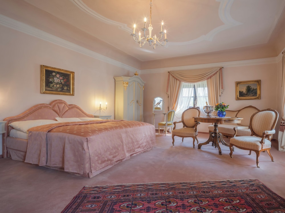 Traditional Suite
