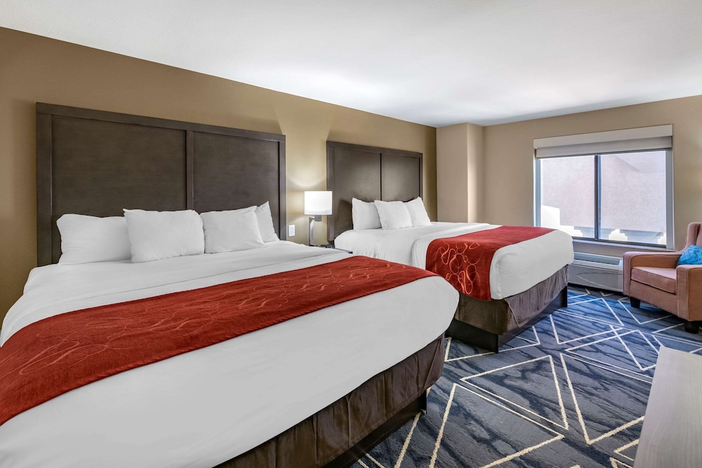 Suite, Multiple Beds, Non Smoking photo 3