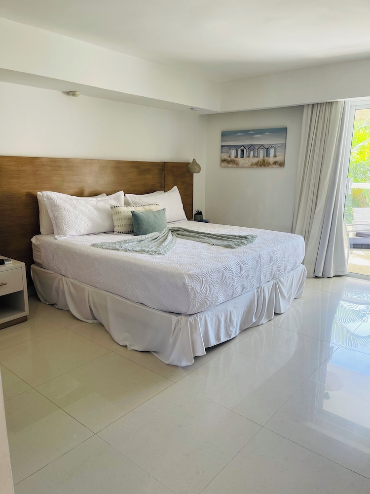Room, Beach View photo 3