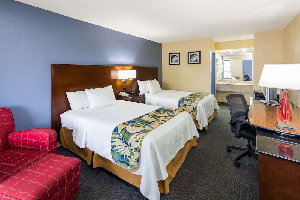 Double Room, 2 Double Beds, Smoking (Pet-friendly) - Photo 1