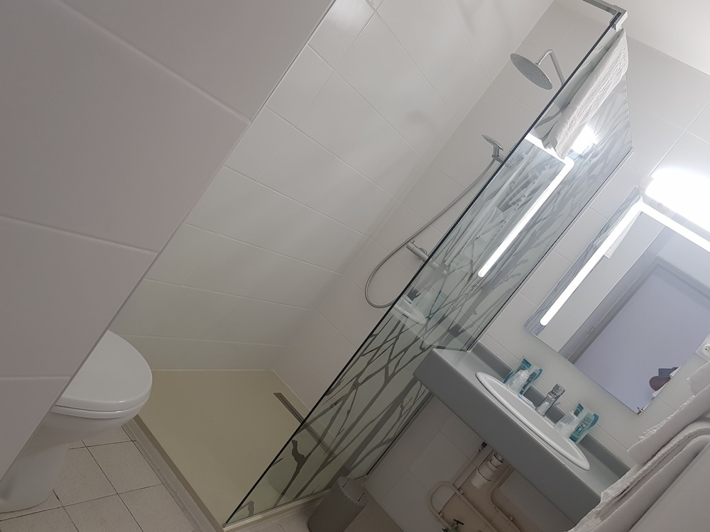 Standard Double Room - Photo 2