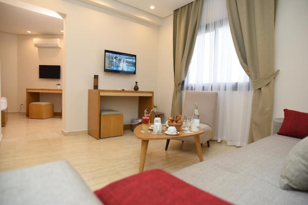 Standard Double Or Twin Room - Photo 12