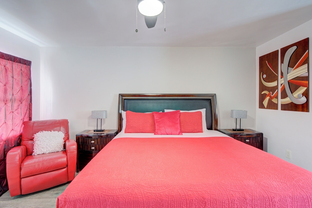 Deluxe Room, 1 King Bed, Non Smoking