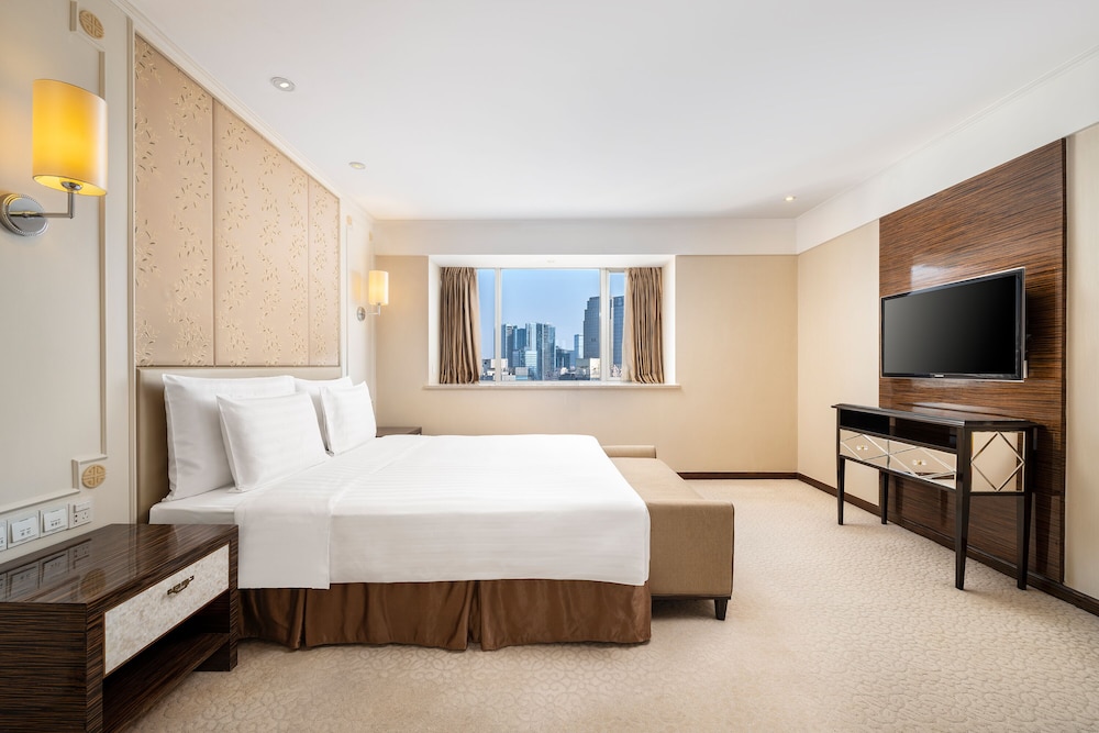 Dorsett King Room photo 3