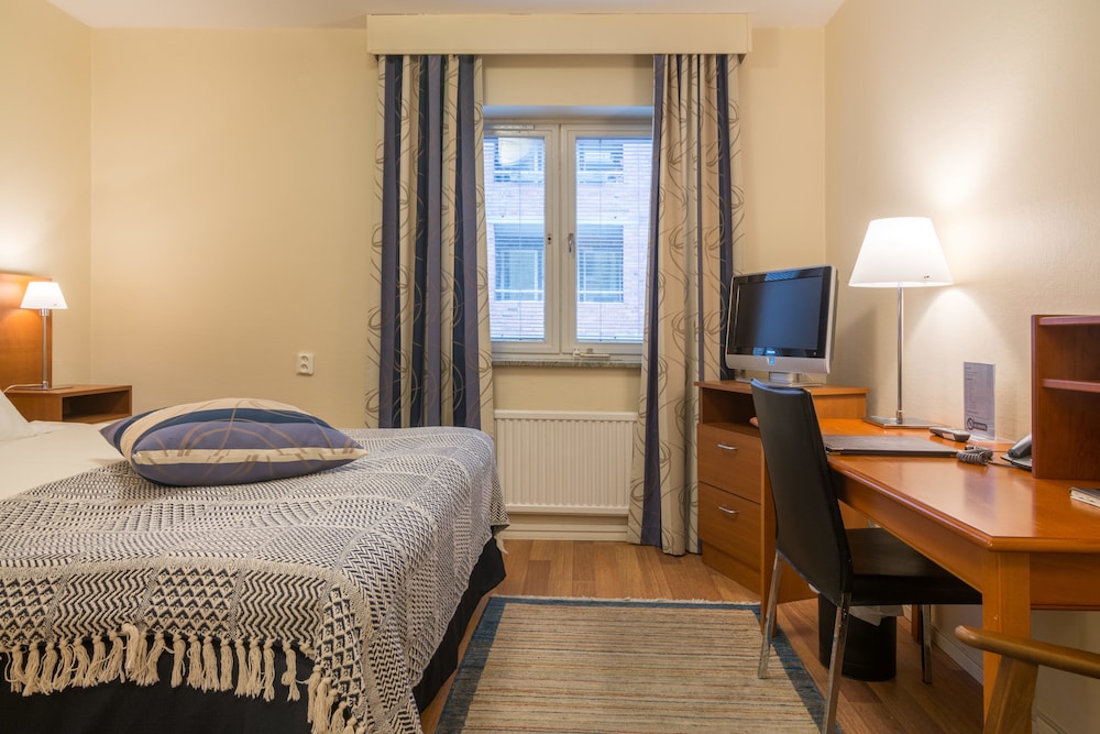 Standard Double Room, Non Smoking - Photo 11
