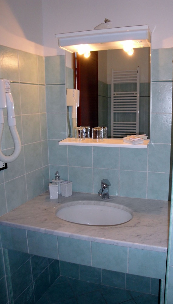 Standard Single Room, Private Bathroom photo 3