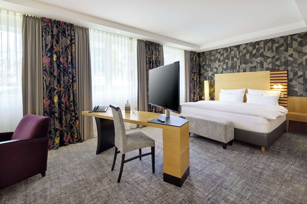 Junior Suite, 1 Double Bed, Garden View, Annex Building (Converts to 2 Twin Beds) photo 1