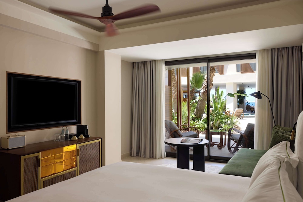 Room, 1 King Bed, Garden View