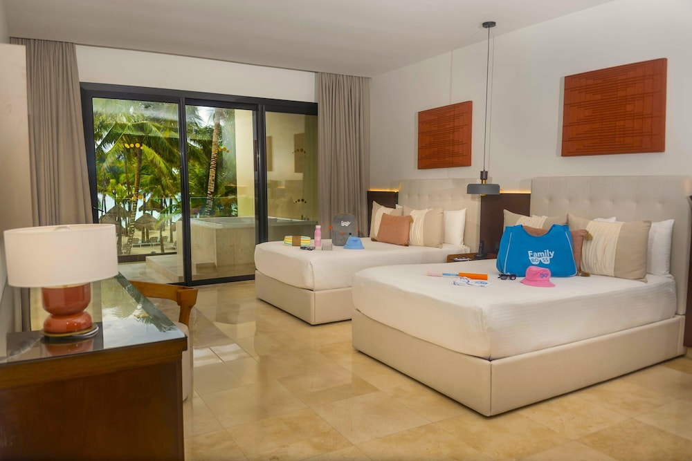 Family Selection Suite Beachfront photo 3