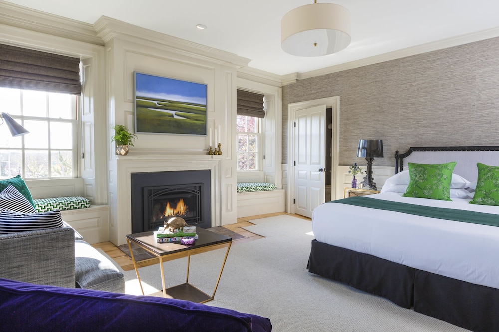Deluxe Double Room, 1 King Bed with Sofa bed photo 1