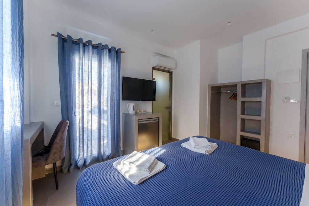 Deluxe Double or Twin Room, Balcony - Photo 4