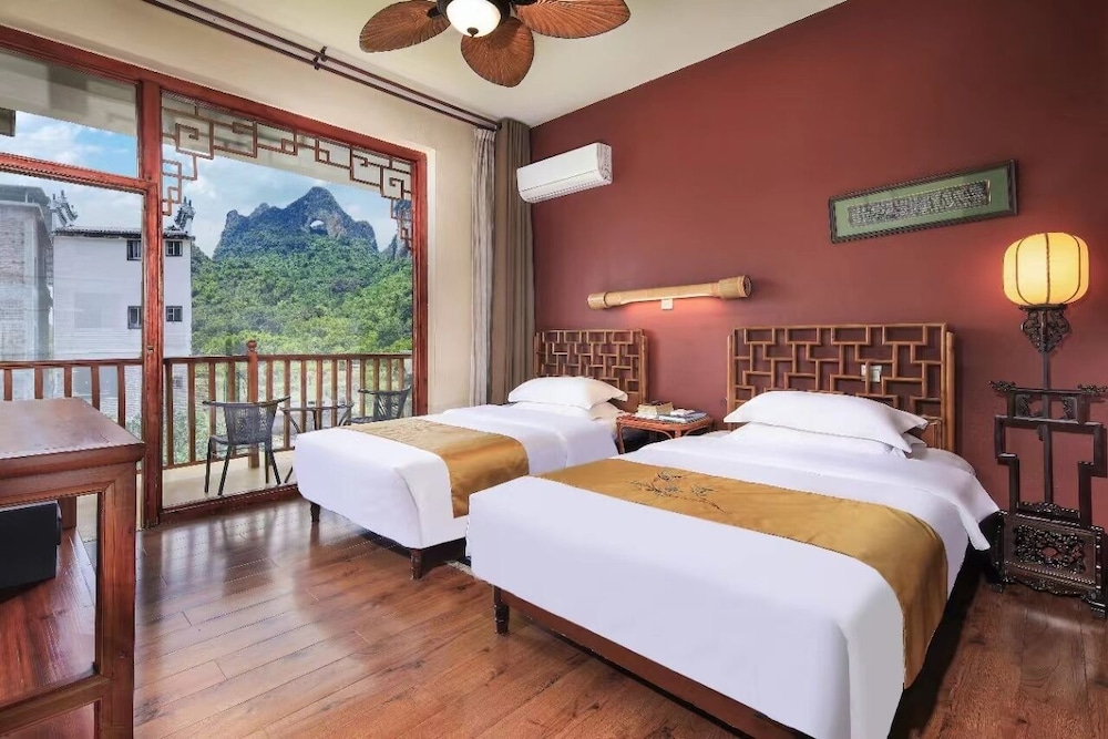 Moon Hill View Queen Balcony Room