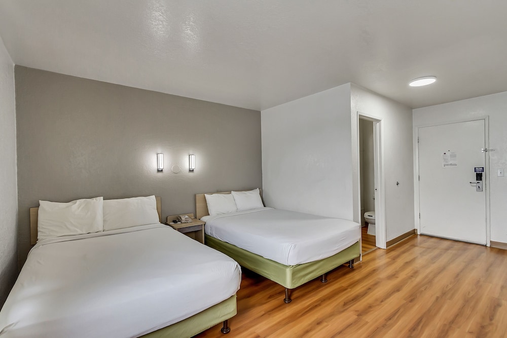 Standard Room, 2 Double Beds, Non Smoking photo 1