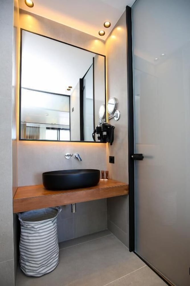 Double or Twin Room, Partial Sea View photo 3