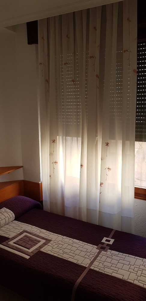 Basic Single Room, 1 Twin Bed photo 3