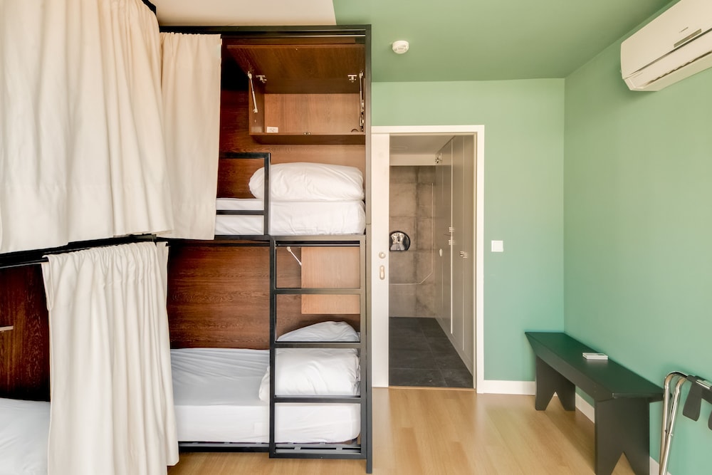 Private 4-Bed Room