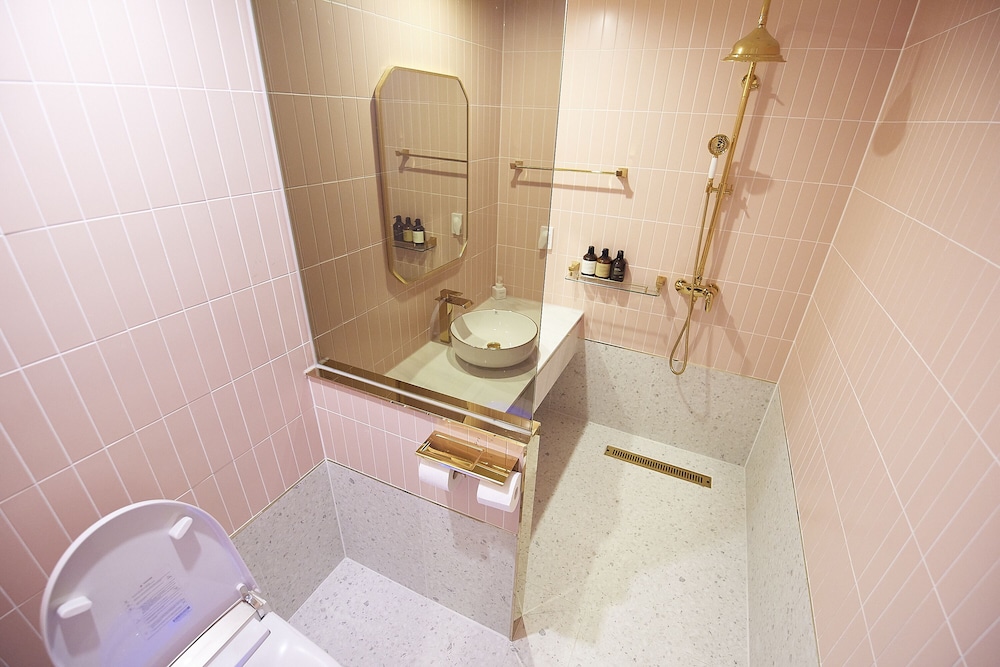 Standard Double Room - Photo 8