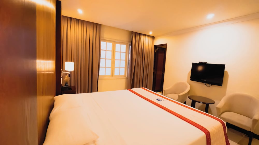 Deluxe Suite - Photo 8