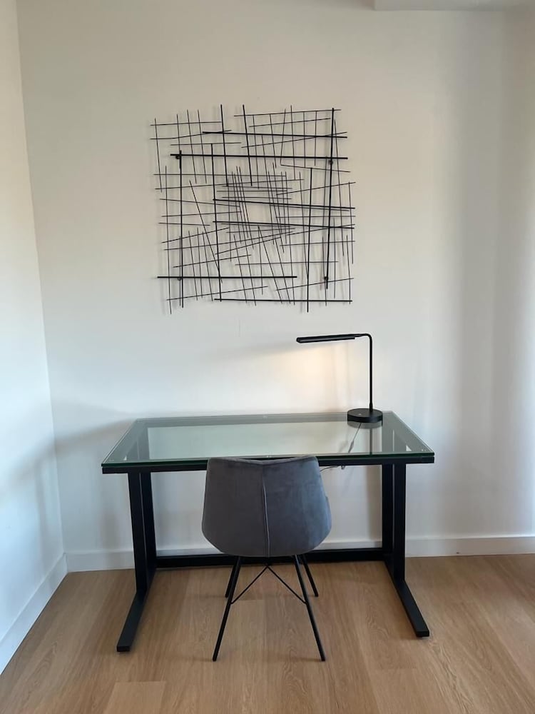 Stylish 2 BR w Roof Deck Access - Mins to NYC, Zdjęcie 23