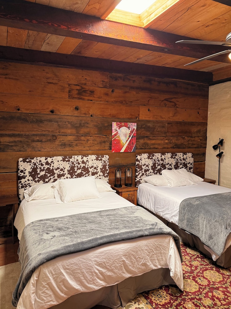 Comfort Villa, 2 Queen Beds, Non Smoking photo 2