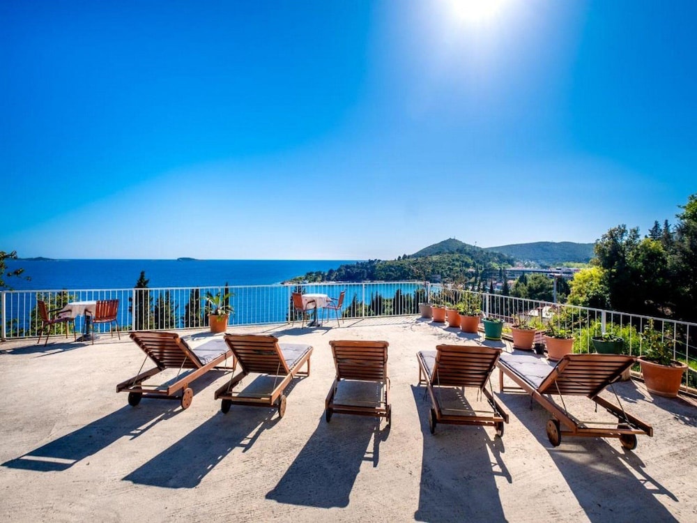 Apartment (Three Bedroom Apartment With Terrace )