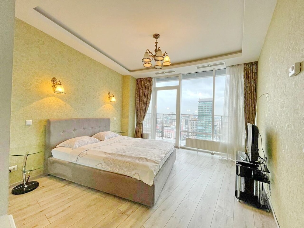 Classic Apartment, 1 Bedroom, Balcony, River View photo 3