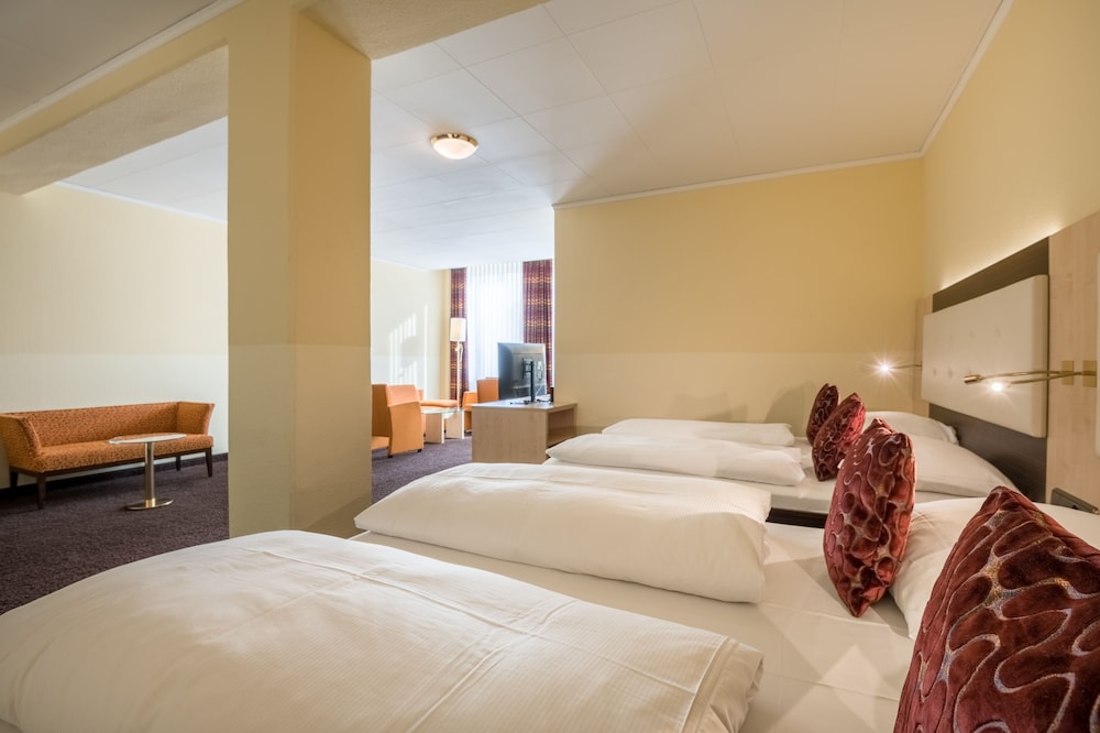 Standard Room, 2 Queen Beds (Cozy Sitting Corner) - Photo 4
