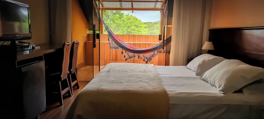 Superior Room, 3 Twin Beds, Lanai, Lake View photo 3