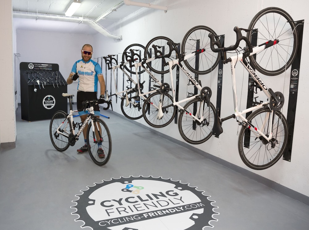Room (Cycling)