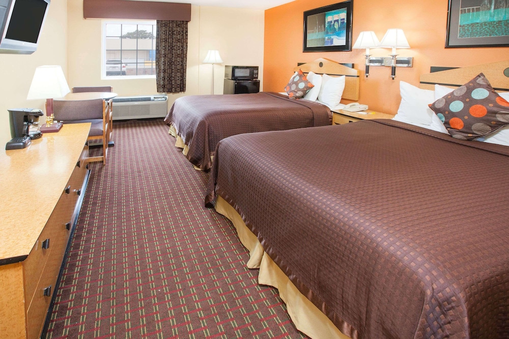 Room, 2 Double Beds, Accessible - Photo 2