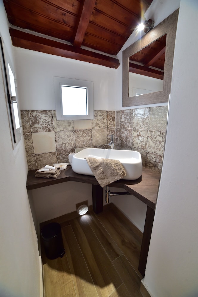 Basic Double or Twin Room, City View photo 2