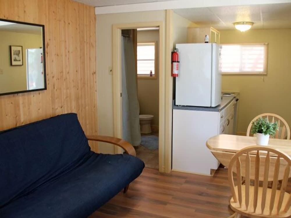 Cottage 2, 1 Queen Bed with Sofabed, Kitchen photo 2