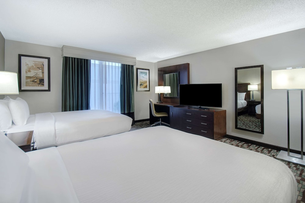 Room, 2 Queen Beds (Atrium Building) - Photo 4