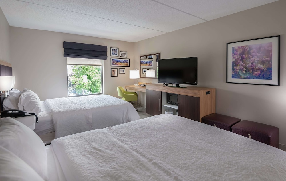 Room, 2 Queen Beds, Accessible, Bathtub - Photo 1