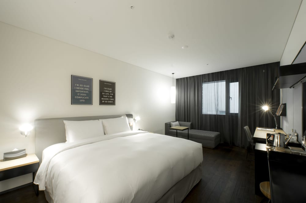Deluxe Double Room, 1 Queen Bed photo 2