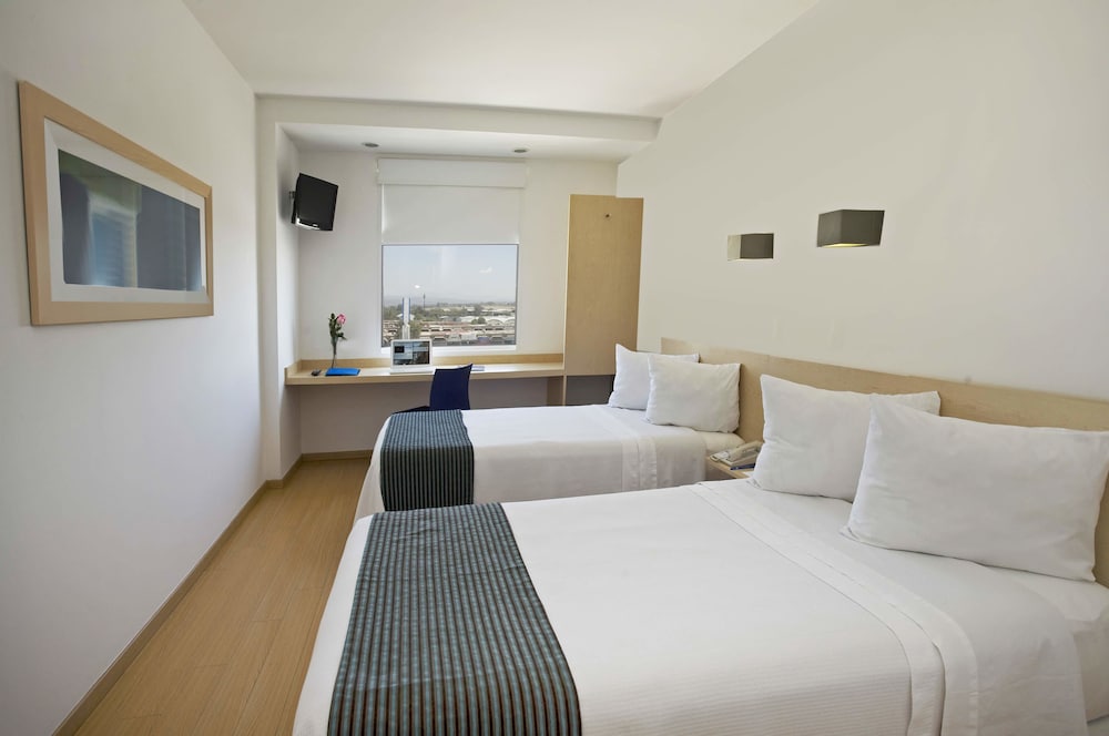 Superior Double Room, 2 Double Beds - Photo 2