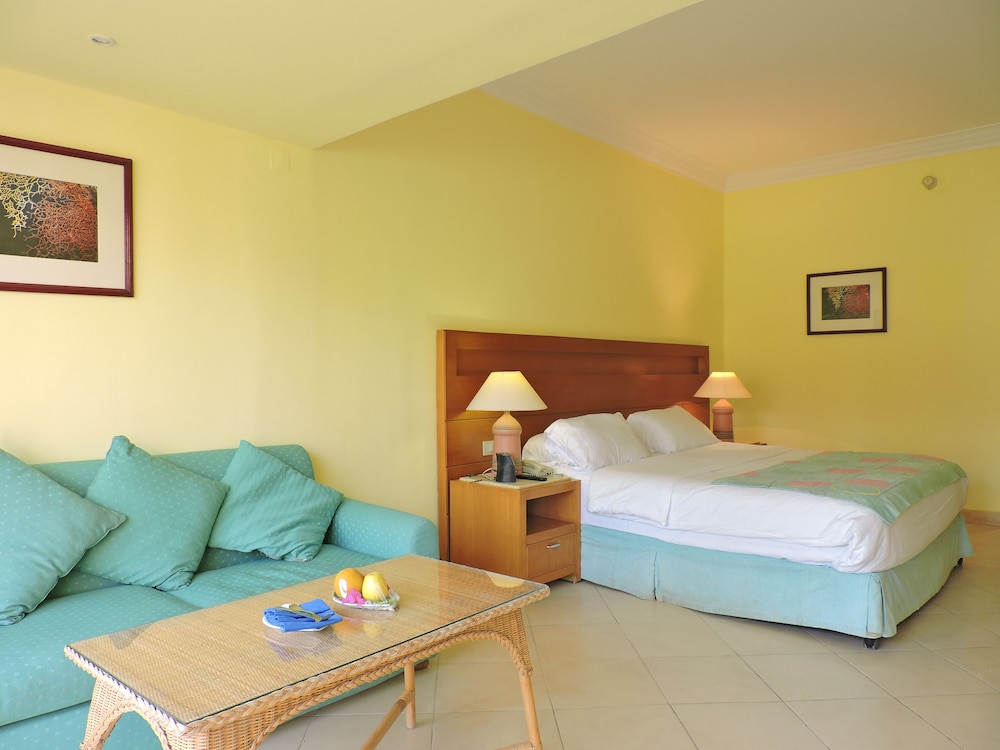 Superior Double Room with Garden And Pool View