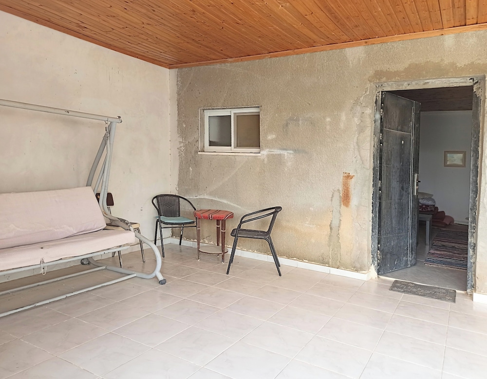 Family House - Photo 15