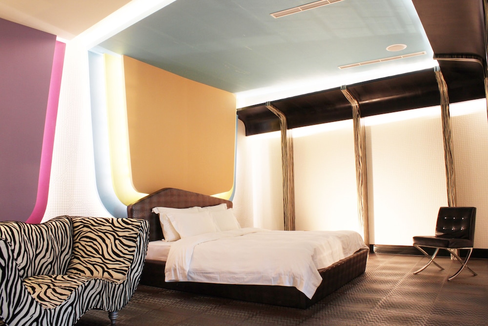 Deluxe Double Room Check in time starts from 6pm photo 2