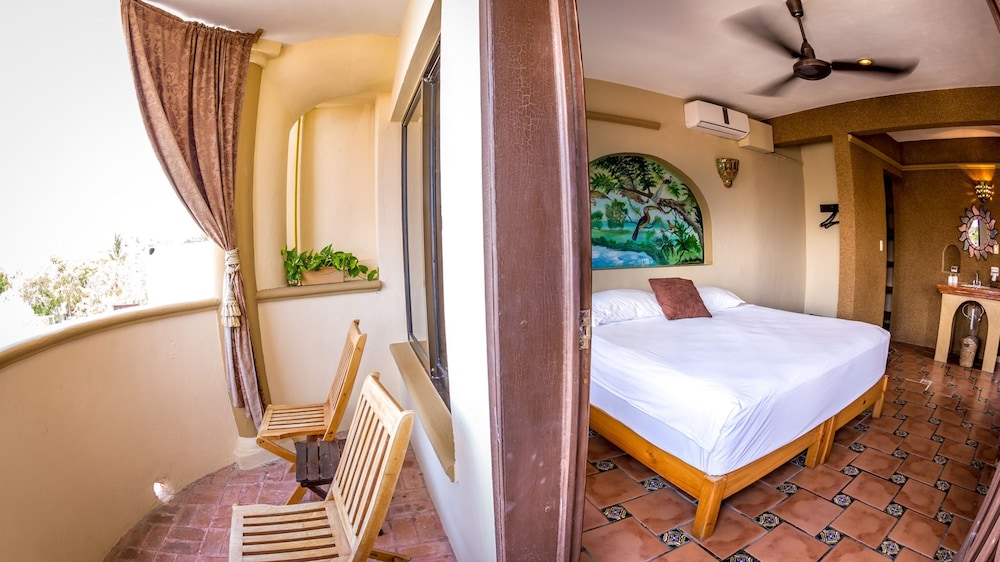 Room, 1 King Bed, Balcony - Photo 5