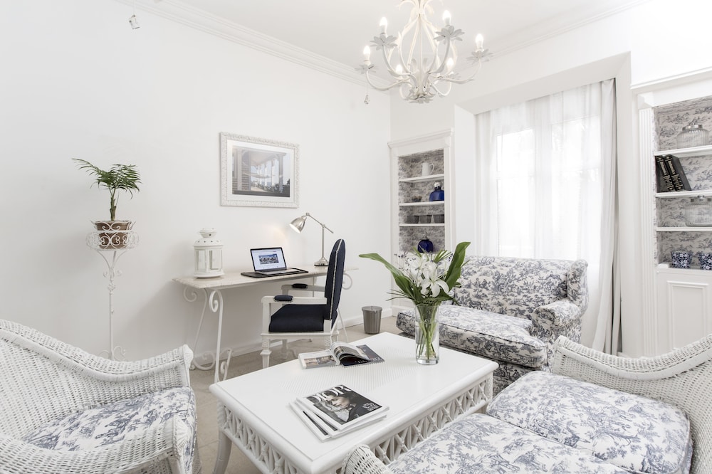 Room, 1 King Bed (Corporate Flat) - Photo 3